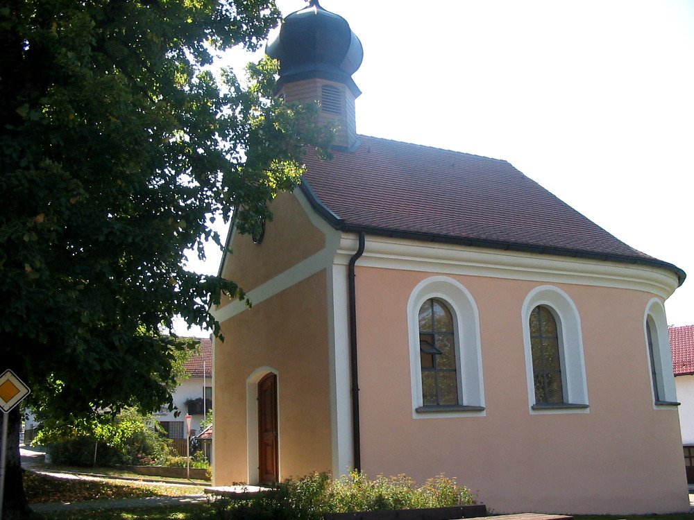 Blick auf die Dorfkapelle in Thenried (Ortsteil der Gemeinde Rimbach) im Kötztinger Land