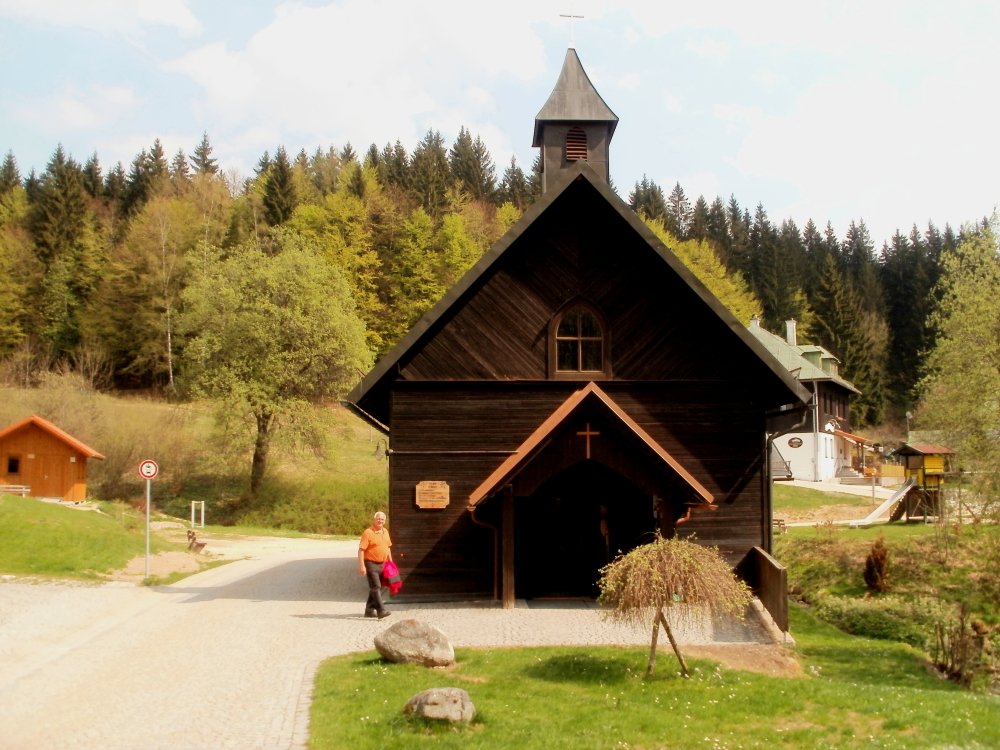 Die Filialkirche St. Stephanus in Spiegelhütte in der Gemeinde Lindberg
