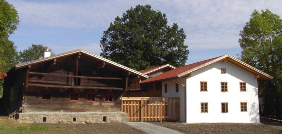 Blick auf das Jugendhaus Abtschlag in der Gemeinde Kirchdorf i. Wald
