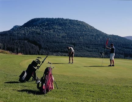 Golfer auf dem Golfplatz Hausen am Tann