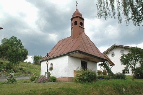 Blick auf die Dorfkapelle in Unterasberg in der Gemeinde Rinchnach