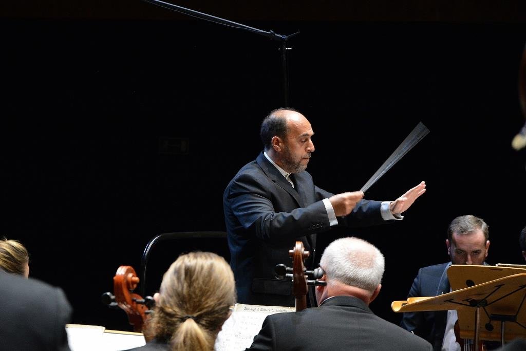 Staatsphilharmonie Lemberg mit Dirigent Volodymyr Syvokhip