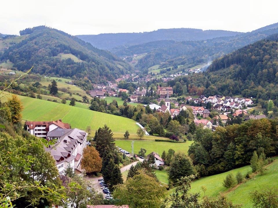 Wunderschöne Aussicht von Meiles-Eck in Richtung Dorf / Urheber: Touristen-Info