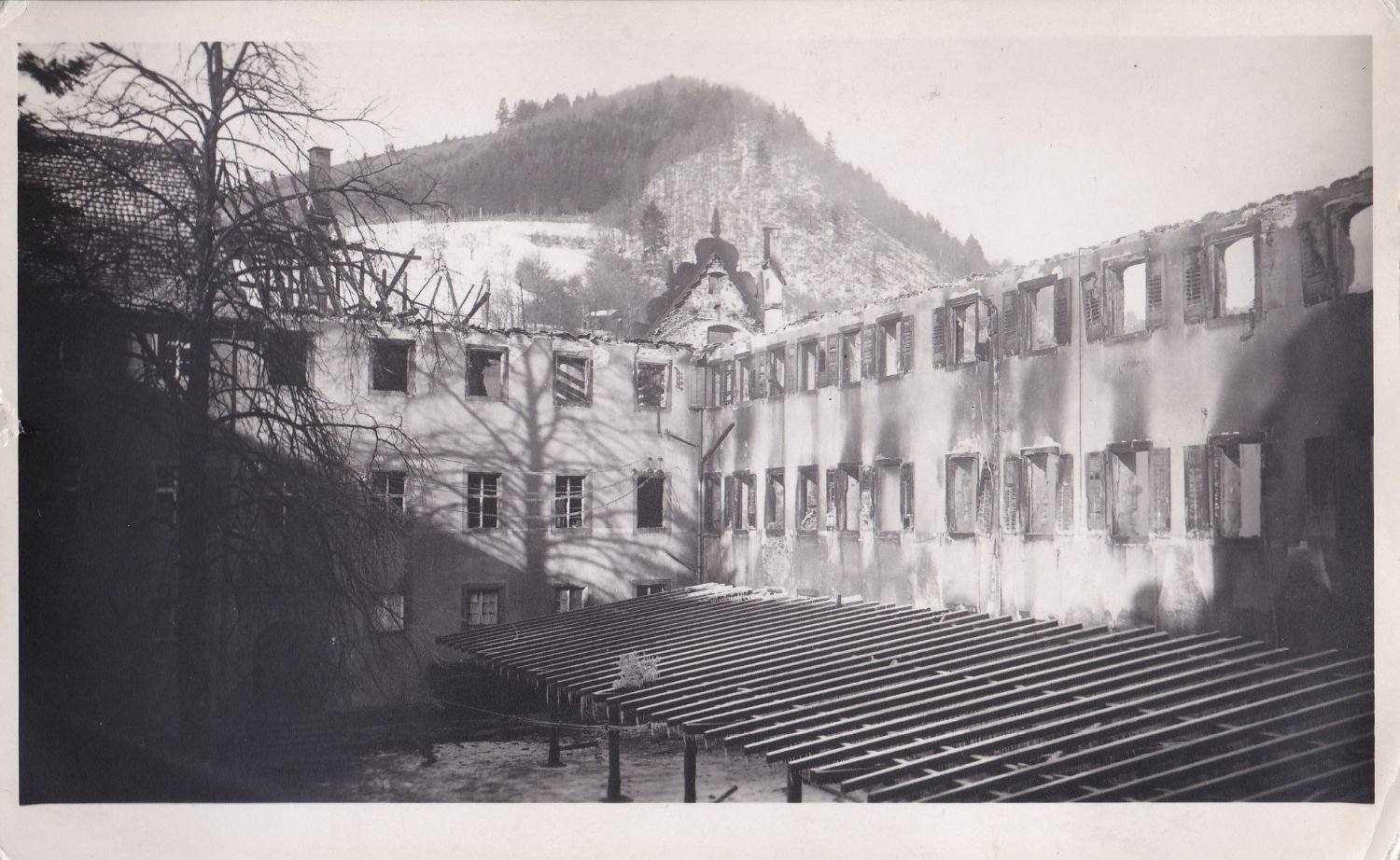 Schlossbrand - historisches Foto / Urheber: Kultur im Schloss e.V.