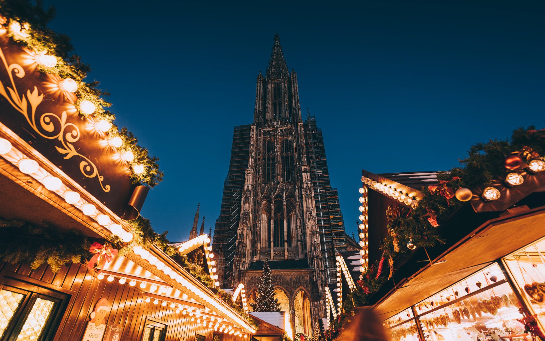 Der Ulmer Weihnachtsmarkt am Fuß des höchsten Kirchturms der Welt