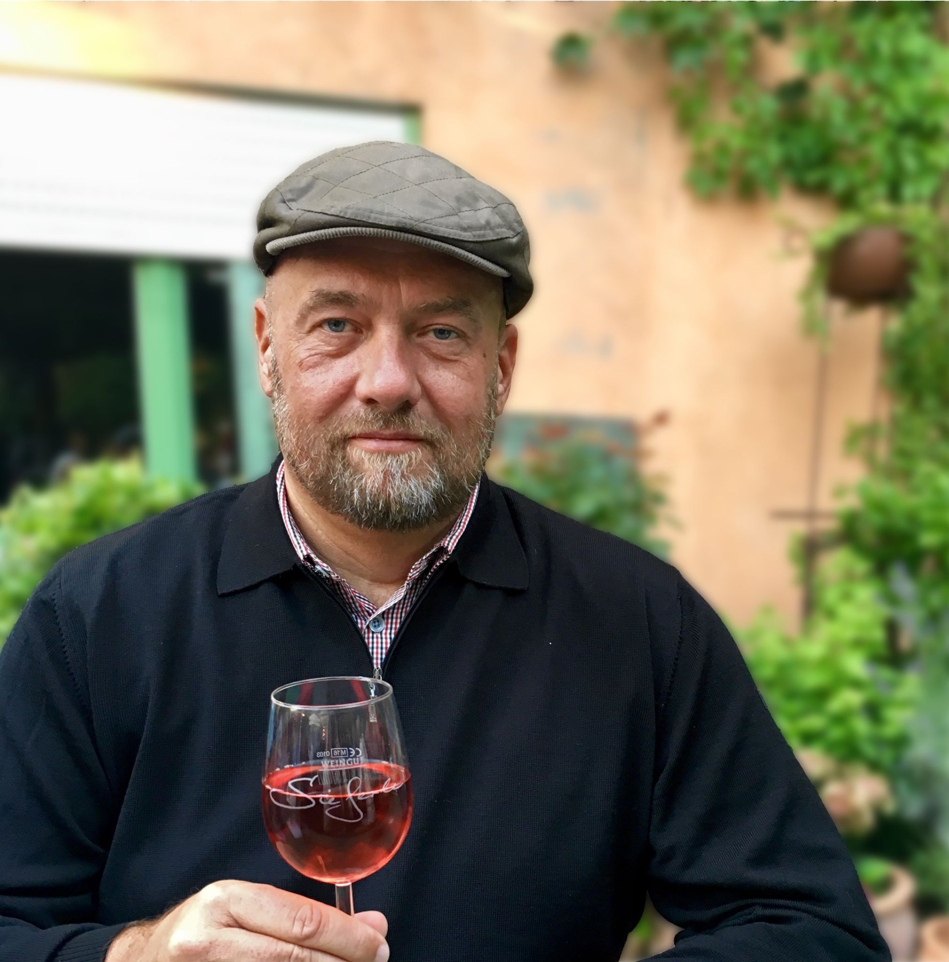 Torsten Sälinger, zertifizierter Wein-Guide für die Ortenau, stellt im Rahmen von Weinbaumuseum am Abend die Weinregion westlich des Schwarzwaldes, ausgewählte Winzer und Ihre Weine vor.