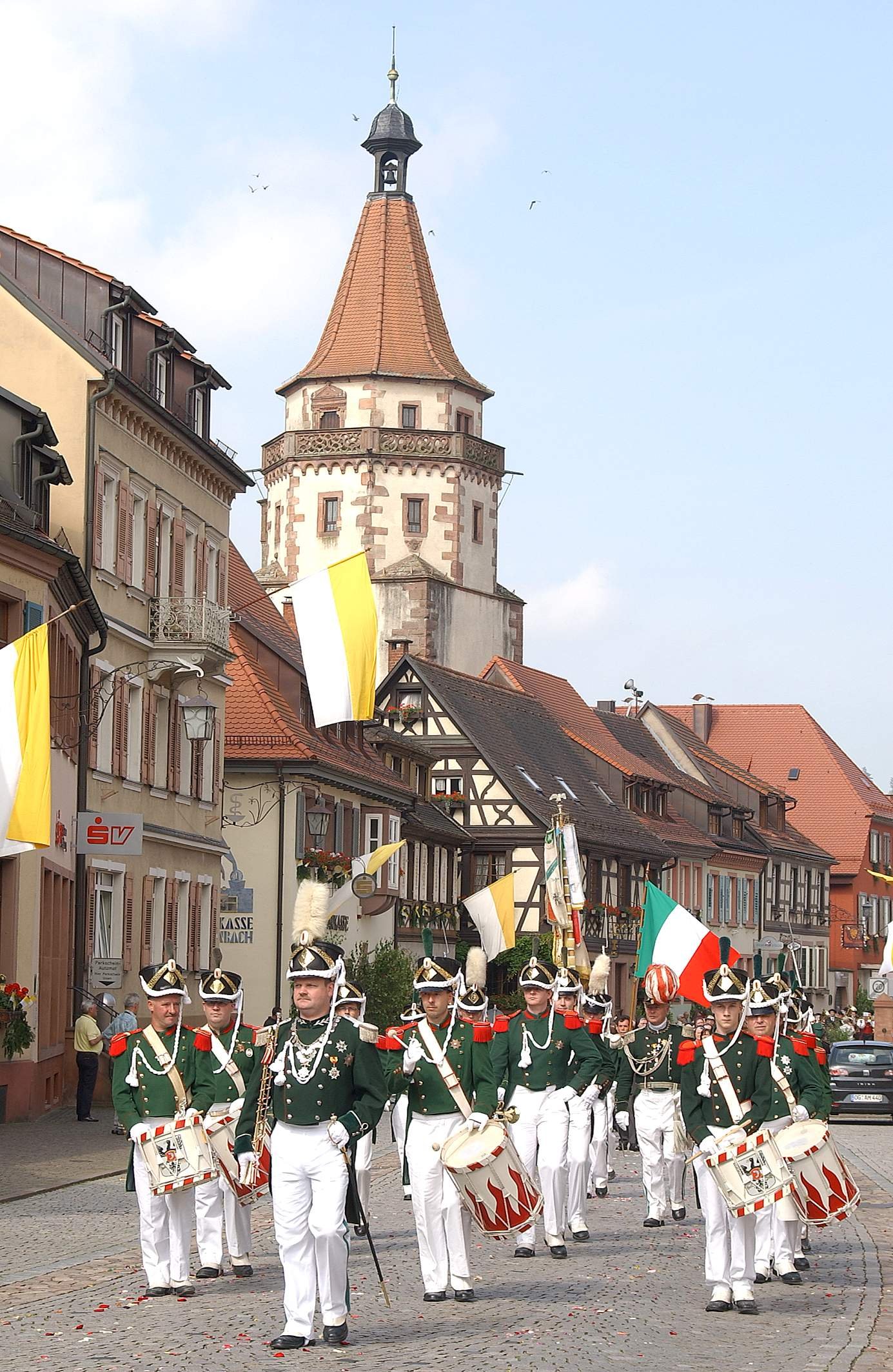 Die Gengenbacher Bürgergarde bei der Fronleichnams-Prozession / Urheber: