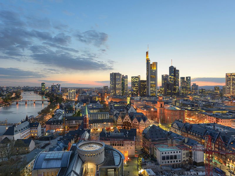 Frankfurt von oben, Dämmerung, Skyline und Altstadt