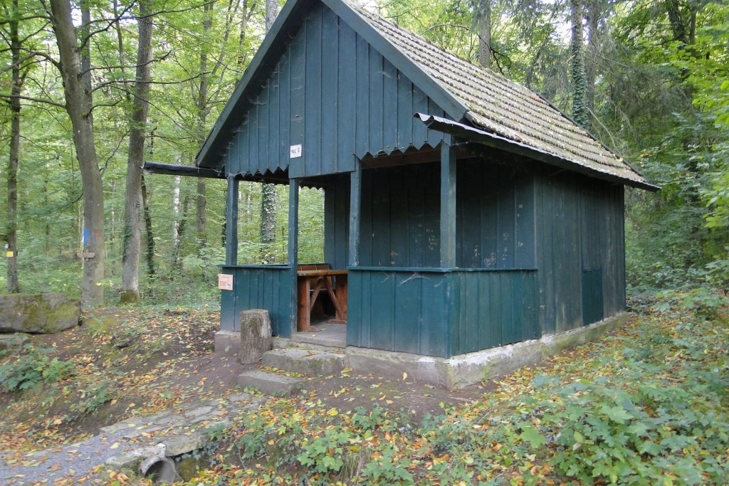 Wanderdreiklang Pfaffenhofen | Hütte im Wald