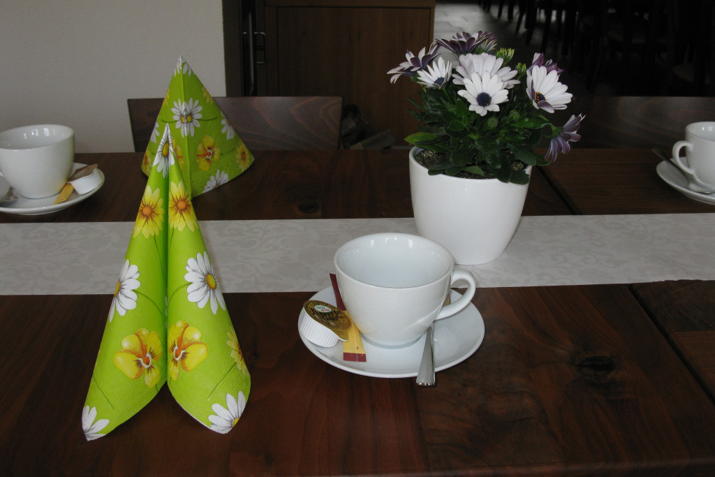 Kaffee und Kuchen genießen in schönem Ambiente des Hof-Café Sick | Brackenheim | HeilbronnerLand