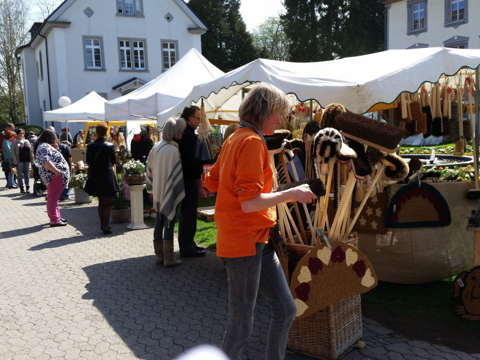 Kunst- und Handwerkermarkt im Schlosspark [Copyright: ]