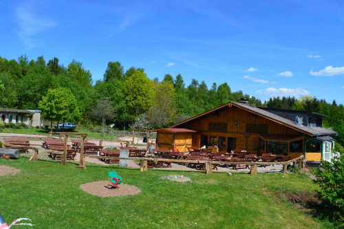 Außenbereich Biergarten Wildpark-alm