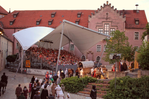 Die Festspiele „Vom Hussenkrieg“ werden seit 1983 im Burghof des Pfalzgrafenschlosses in Neunburg v. Wald auf die Bühne gebracht.