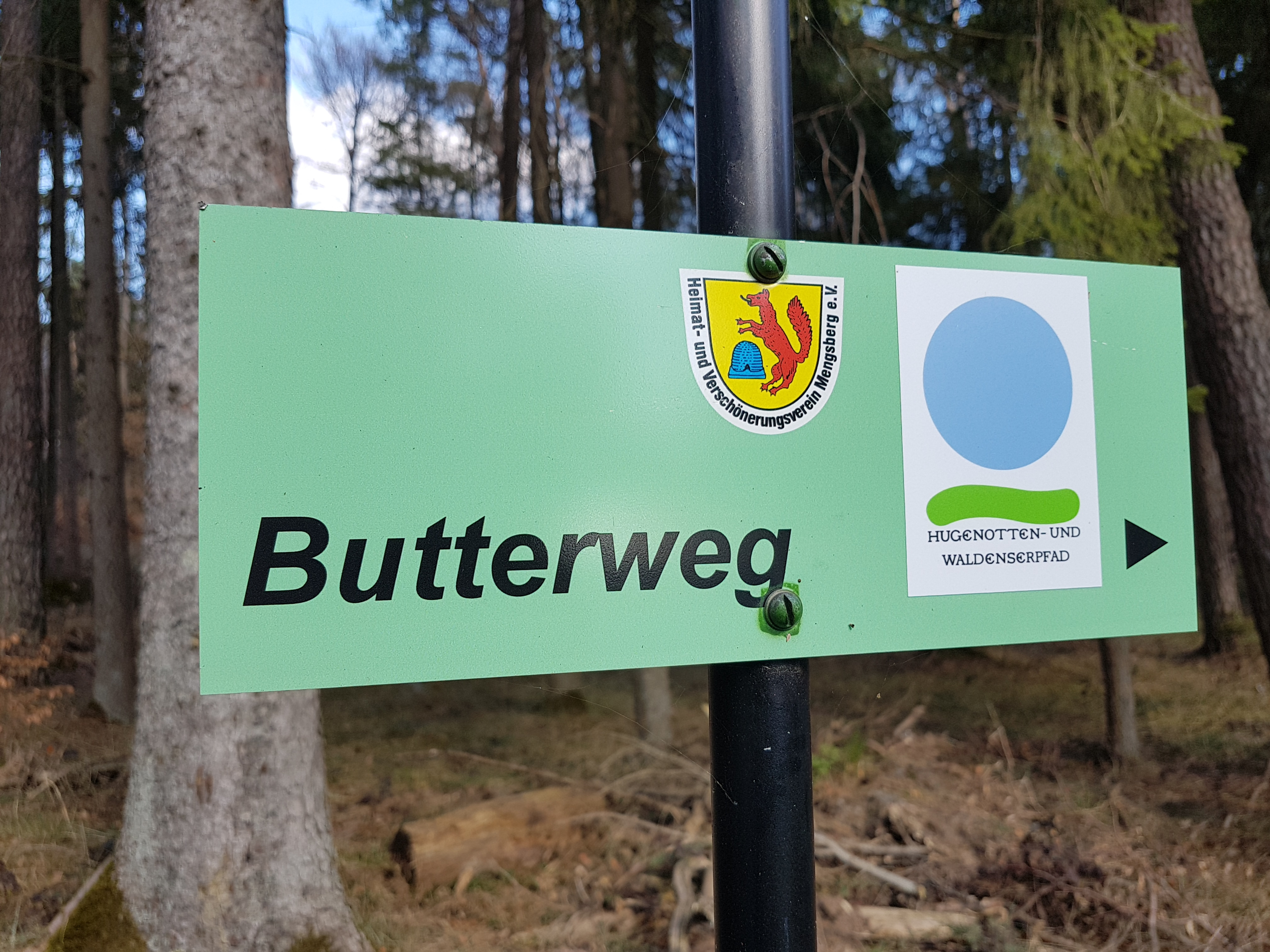 Wegzeichen Hugenotten- und Waldenserpfad und Butterweg