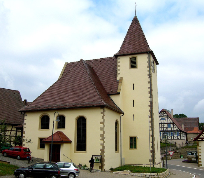 Kirche Du rrn [Copyright: Von Gunther Seibold - http://www.kirchbau.de/bildorig/d/duerrn_ev_ansichtsued1024x893_guntherseibold.jpg, CC BY-SA 3.0 de, https://commons.wikimedia.org/w/index.php?curid=7741389]