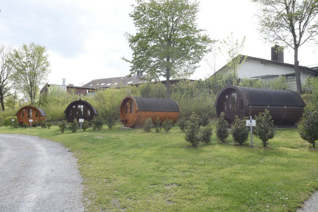 Schlaffässer im Campingpark Breitenauer See | HeilbronnerLand