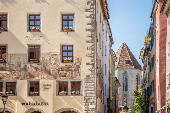 Konstanz-Niederburg-Haeuserfassade-Architektur-Zum-hohen-Haus-Wandmalerei_Copyright_MTK-Dagmar-Schwelle [Copyright: © MTK / Dagmar Schwelle]