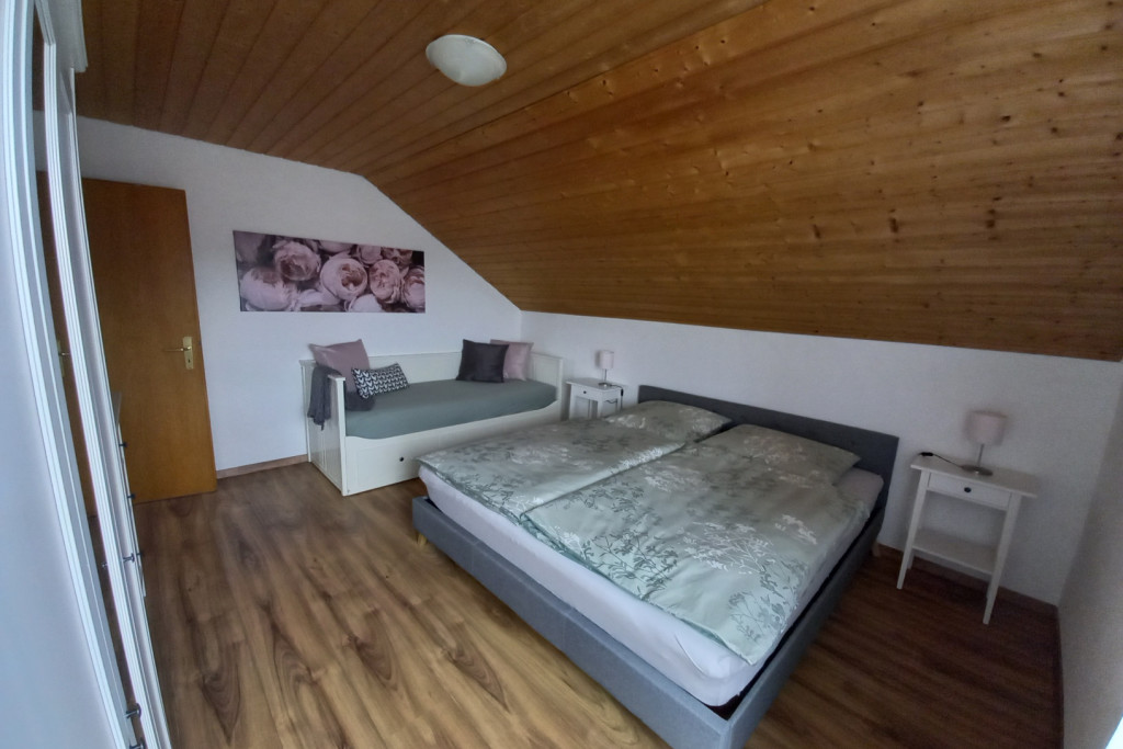 Schlafzimmer | Ferienwohnung Storchennest | Cleebronn