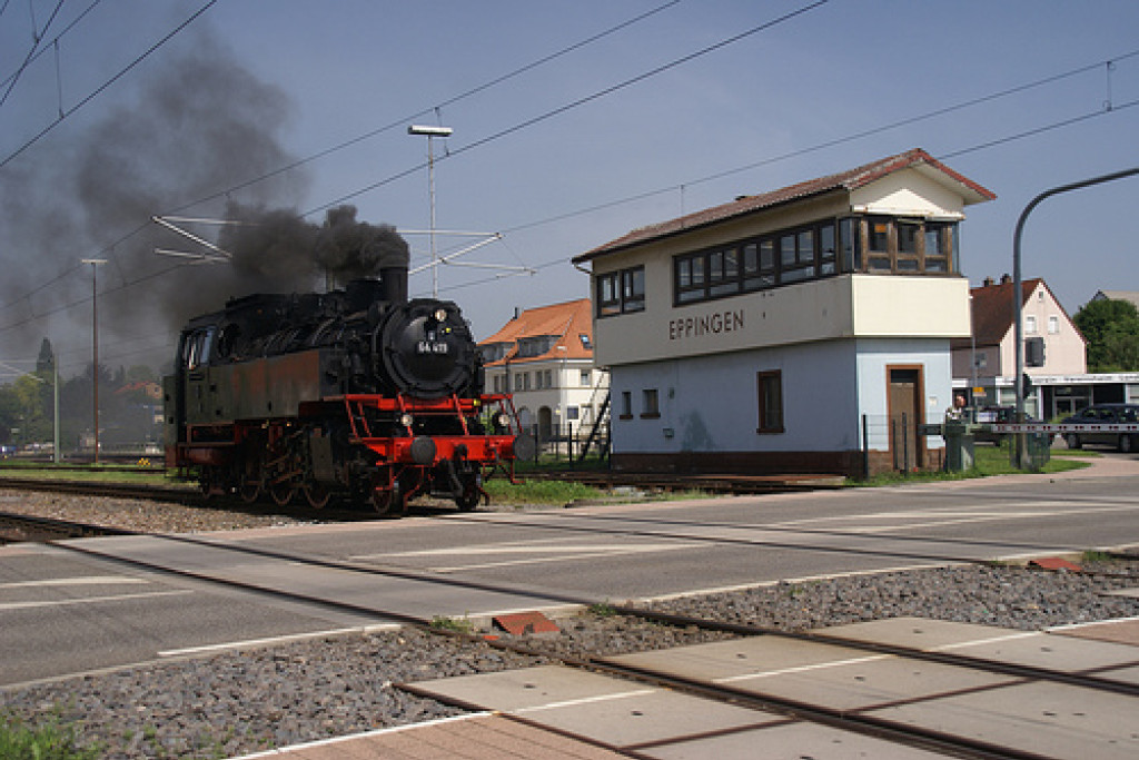 Stellwerk West mit historischer Eisenbahn | Stadt Eppingen