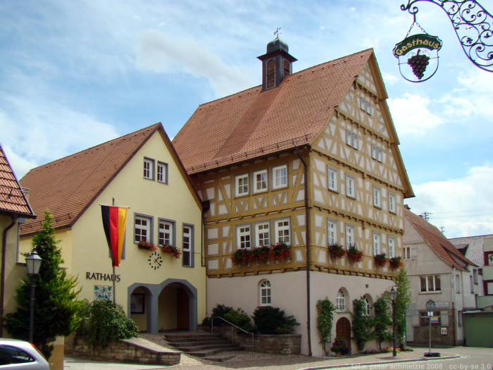 Gemmrigheim rathaus [Copyright: Von Peter Schmelzle - Selbst fotografiert, CC BY-SA 3.0, https://commons.wikimedia.org/w/index.php?curid=4433118]