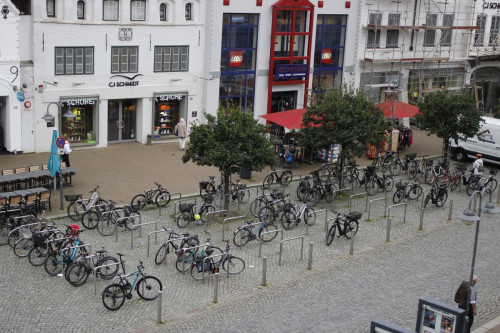 Der Fahrrad-Parkplatz in der Husumer Großstraße von oben