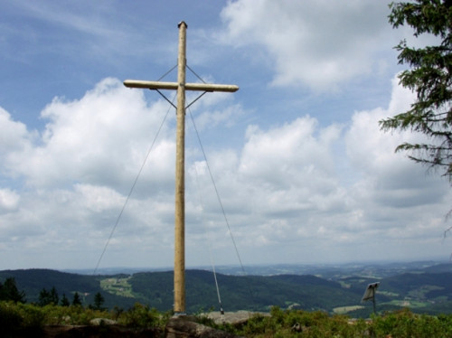 Gipfelkreuz auf der Käsplatte im Bayerischen Wald