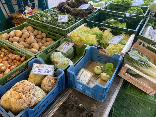 Gemüsestand auf dem Knielanger Wochenmarkt
