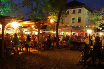 Biergarten Saline - Stimmung bei Nacht | RadServiceStation | Bad Friedrichshall im HeilbronnerLand