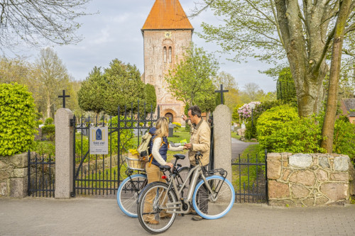 Mit dem Fahrrad zur Kirche St. Lamberti in Mildstedt