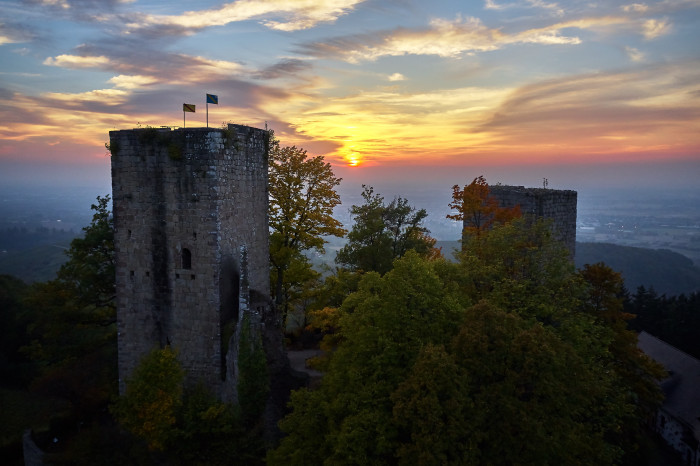 Sonnenuntergang Burg Windeck [Copyright: Tourist-Info Bühl]