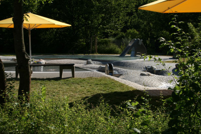 Badespaß im Kleinkinderbecken im Freibad Untergruppenbach | Untergruppenbach | HeilbronnerLand