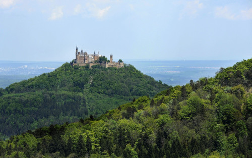 Blick zur Burg Hohenzollern auf dem Traufgang Wiesenrunde