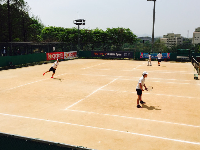 Tennis Doppel [Copyright: sang_keun kim auf Pixabay]