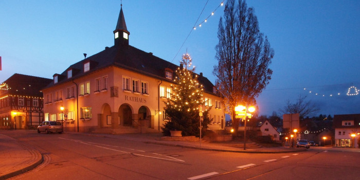 Knittlingen Rathaus [Copyright: Von Ikar.us (talk) - Eigenes Werk, CC BY 3.0 de, https://commons.wikimedia.org/w/index.php?curid=17919010]