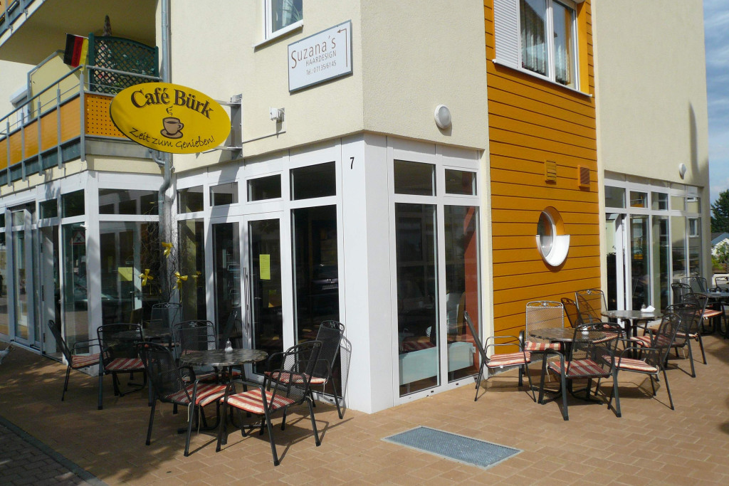 Bäckerei & Café Bürk | Brackenheim | Außenansicht mit Terrasse