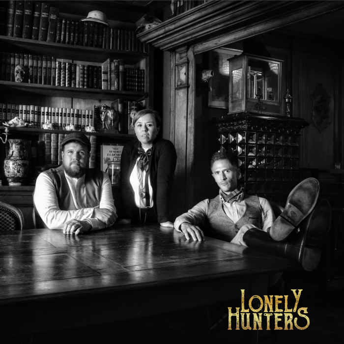 Lonely Hunters Carr e NB avec logo dor Cr dits Franck Horand Photographie [Copyright: ]
