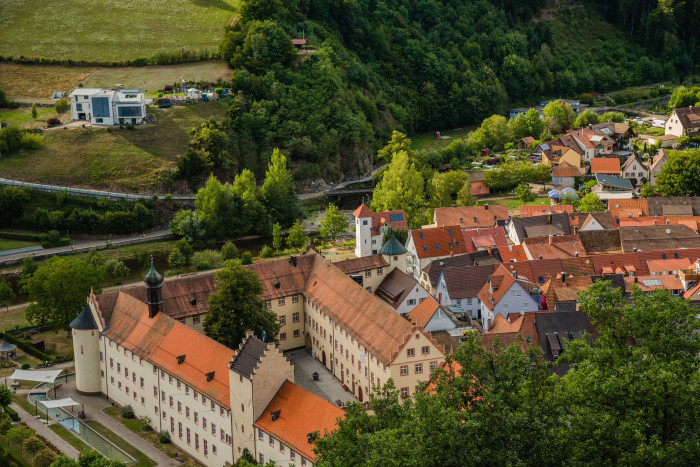 Fantastische Aussicht auf das Wolfacher Schloss [Copyright: Stadt Wolfach]