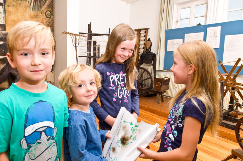 Kinder im Kreisheimatmuseum Rotenburg