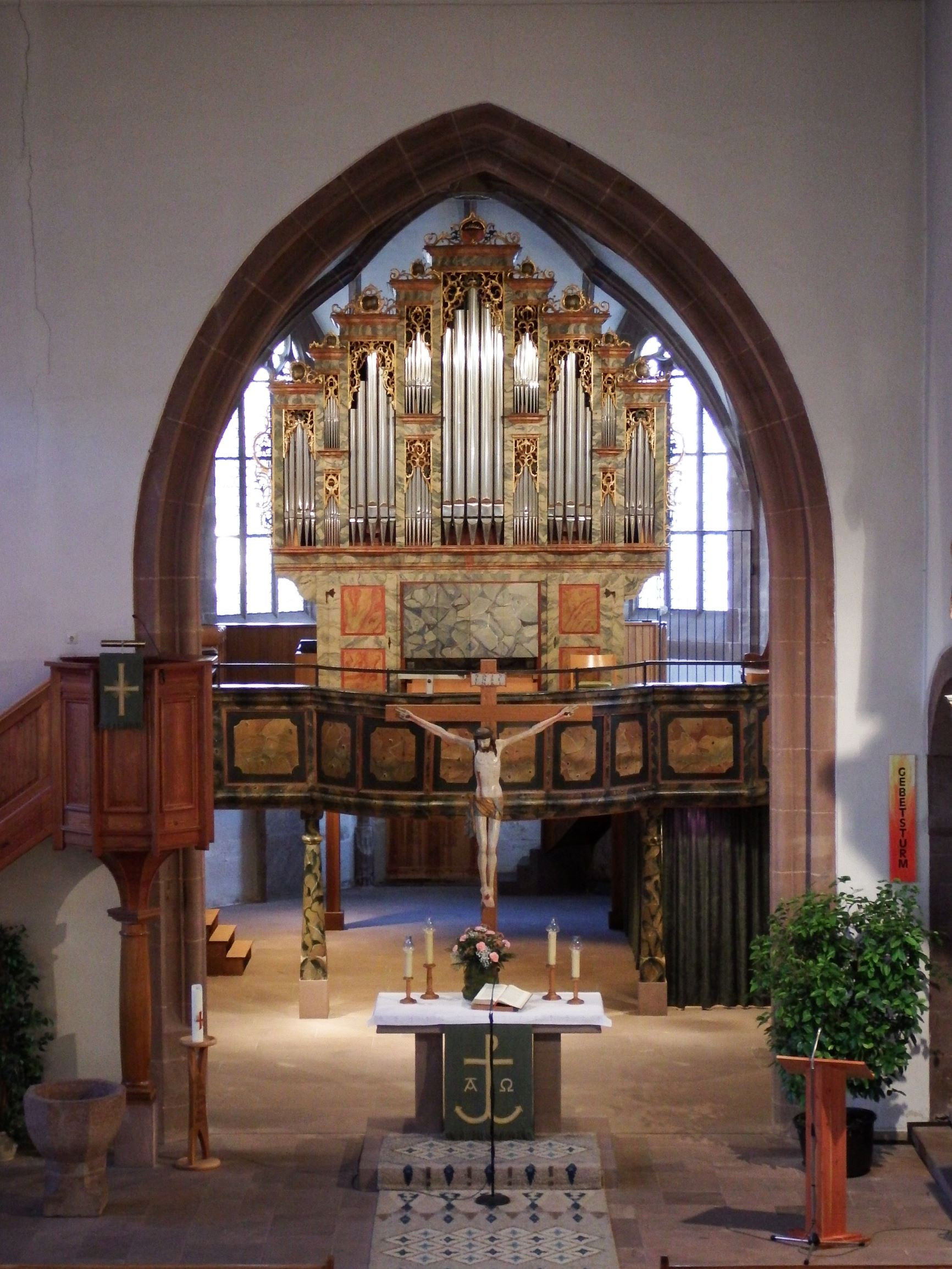 Altar mit Orgel