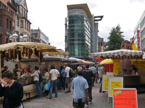 Weekly market at Berger Straße