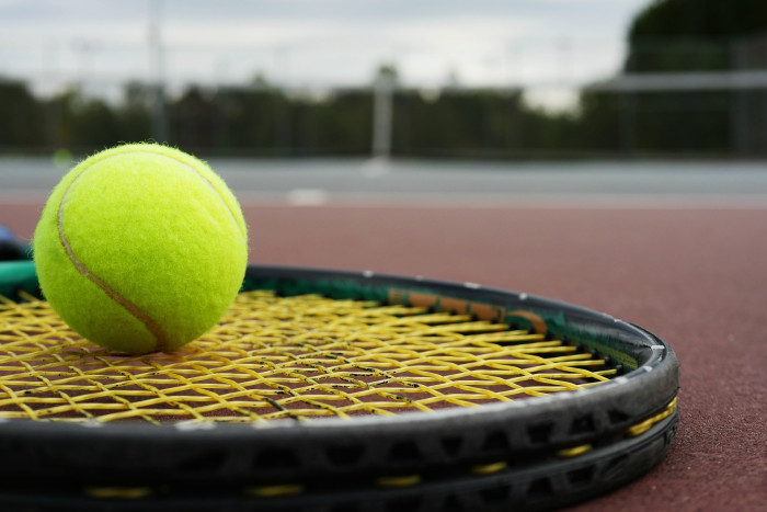 Tennis [Copyright: Jill Rose auf Pixabay]